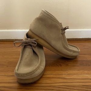 Men’s Clark Wallabee Maple Suede, Size 10.5